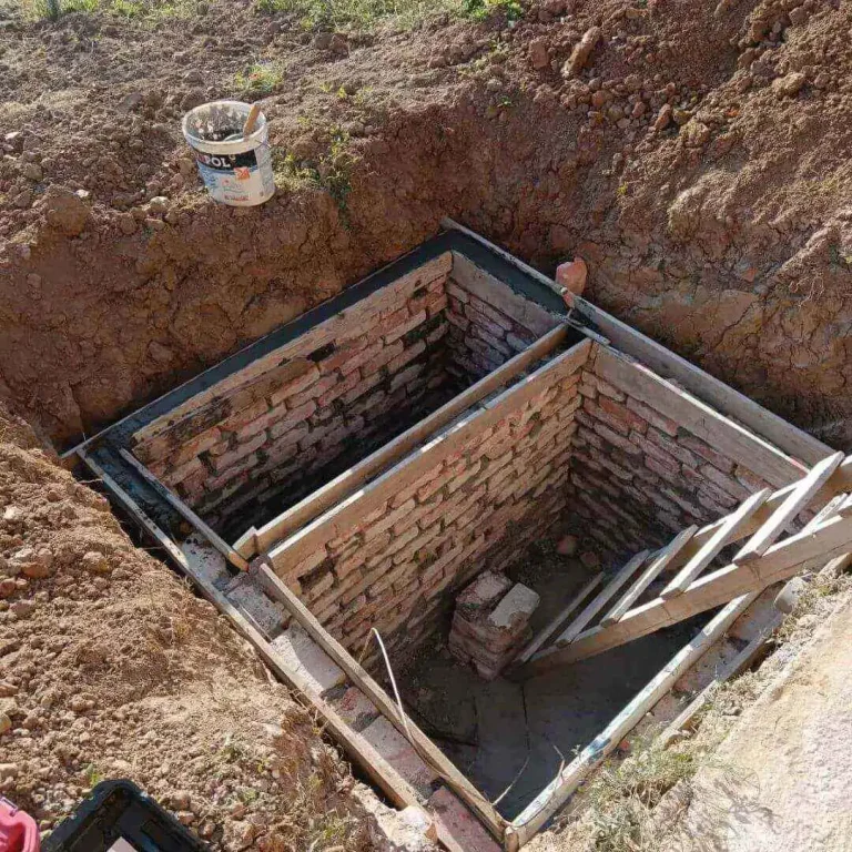 Kopanje septičke jame mini bagerom